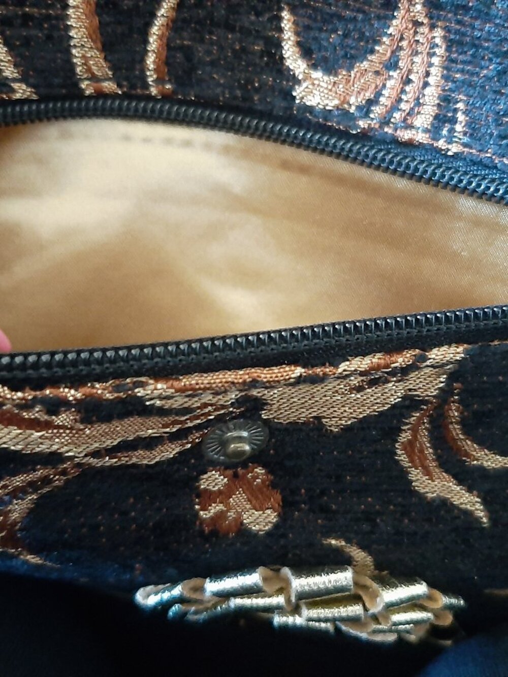 RAMPAGE BROCADE SHOULDER BAG - Picture 6 of 8